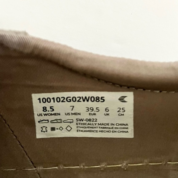 Cariuma OCA Low Brazilian Grey / Beige suede sneaker. Women’s size 8.5 - Picture 5 of 6